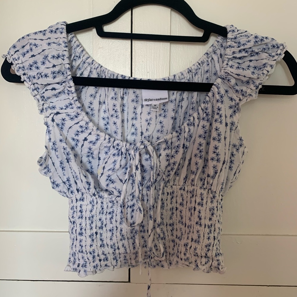 Floral crop top, tightens in the front.